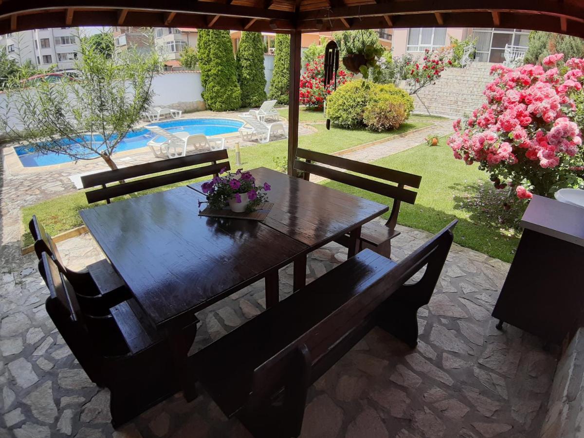 Guest Rooms DEVA Burgas Extérieur photo
